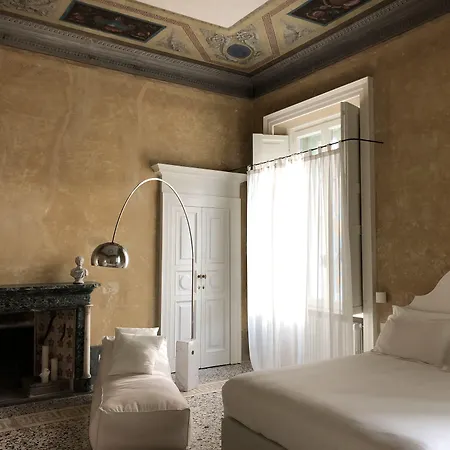 邸宅 Palazzo Albricci Peregrini *