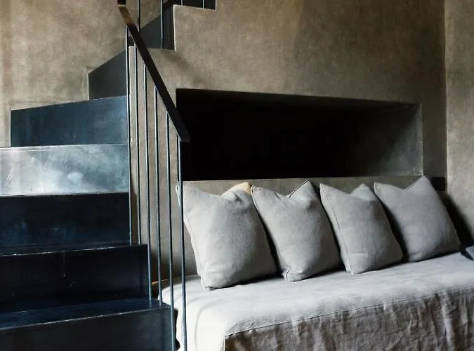 Palazzo Albricci Peregrini Residence *