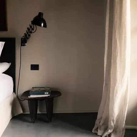 阿布里奇佩雷利尼宫旅馆 *