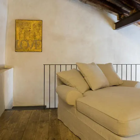 Palazzo Albricci Peregrini *