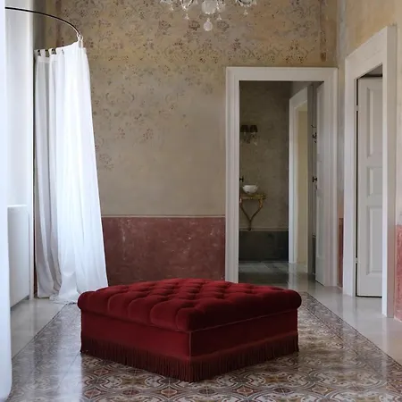 阿布里奇佩雷利尼宫旅馆 *