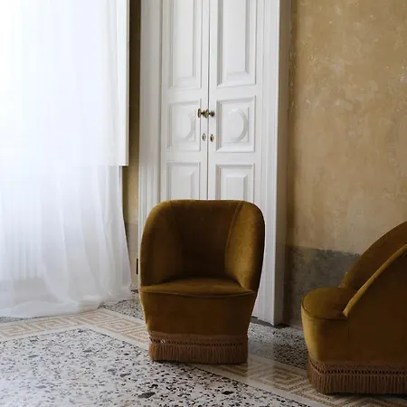 Palazzo Albricci Peregrini *