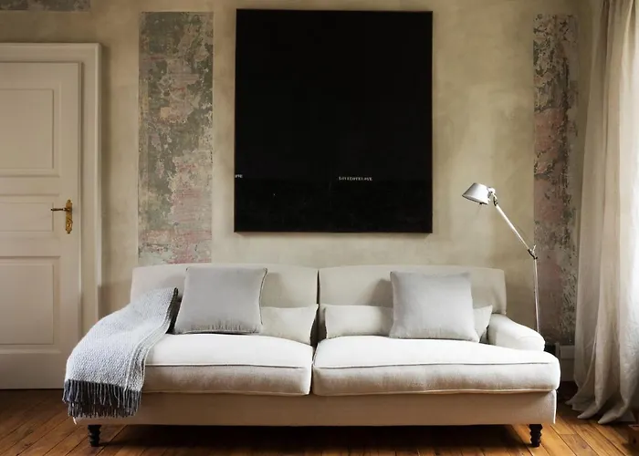 Palazzo Albricci Peregrini *