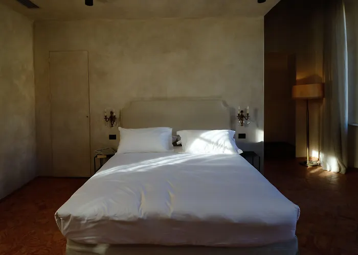 Palazzo Albricci Peregrini *