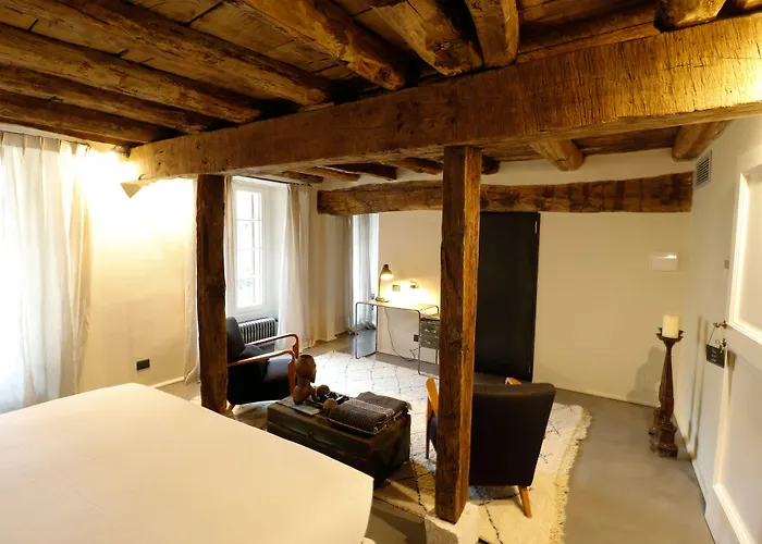 Palazzo Albricci Peregrini *